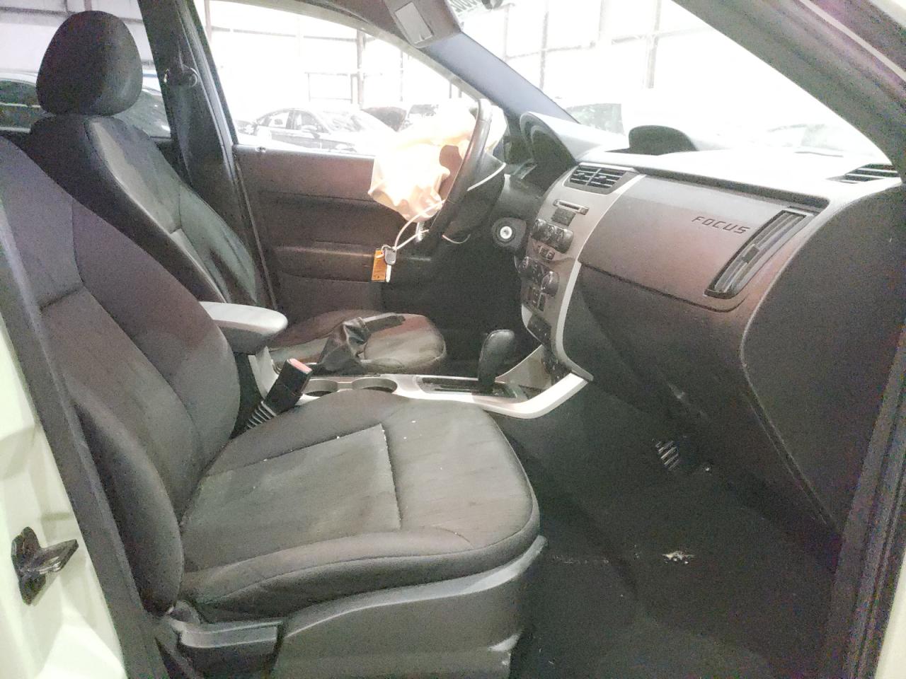 Photo 5 from auction – 2011 FORD FOCUS SE with VIN 1FAHP3FN8BW188663