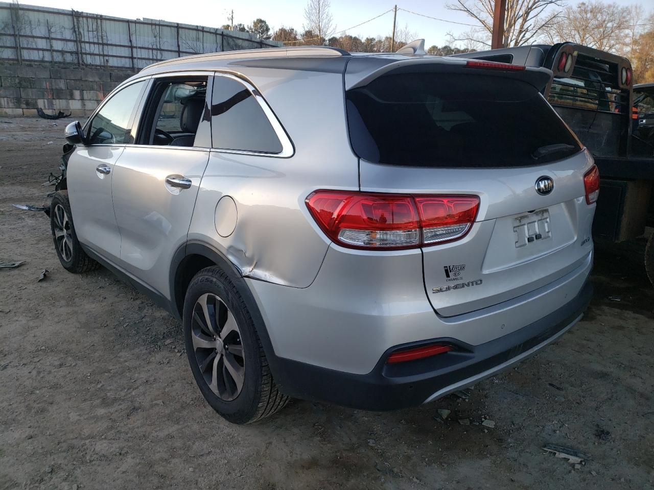 Photo 3 from auction – 2016 KIA SORENTO EX with VIN 5XYPH4A53GG111753