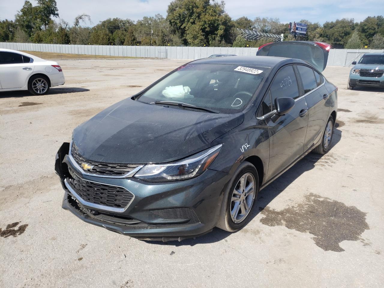 Photo 2 from auction – 2018 CHEVROLET CRUZE LT with VIN 1G1BE5SMXJ7204684