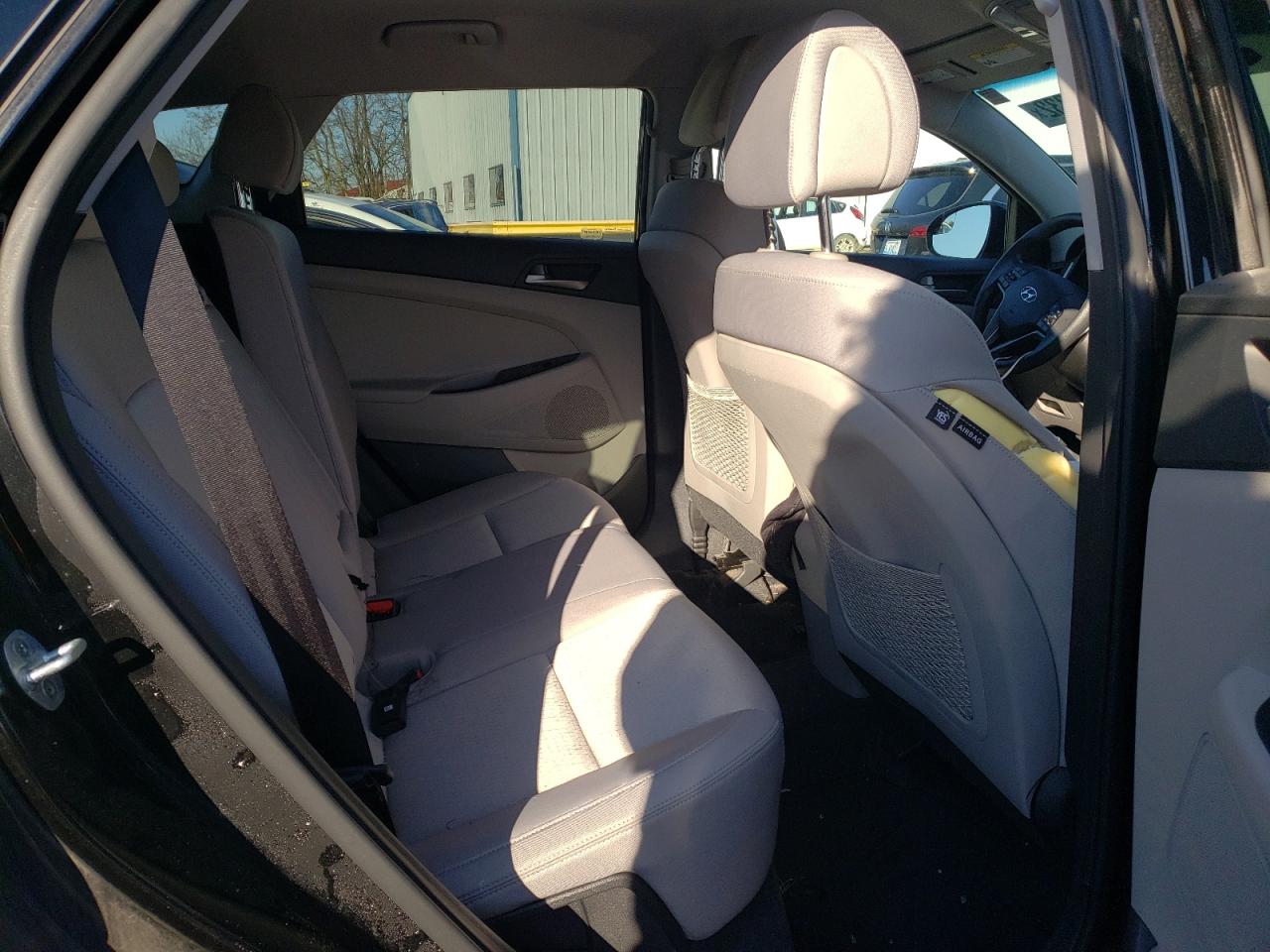 Photo 6 from auction – 2017 HYUNDAI TUCSON LIM with VIN KM8J3CA46HU339215