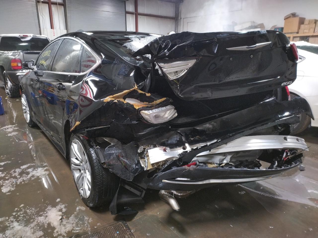 Photo 3 from auction – 2015 CHRYSLER 200 LIMITE with VIN 1C3CCCAB0FN581568