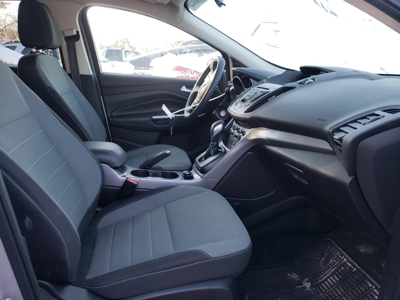 Photo 5 from auction – 2016 FORD ESCAPE SE with VIN 1FMCU9GX0GUC03400