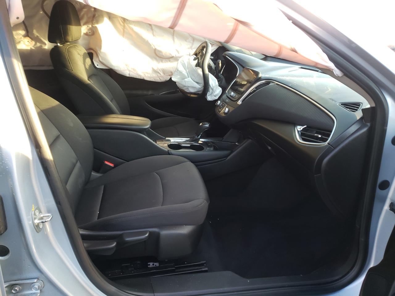 Photo 5 from auction – 2018 CHEVROLET MALIBU LT with VIN 1G1ZD5ST7JF174381