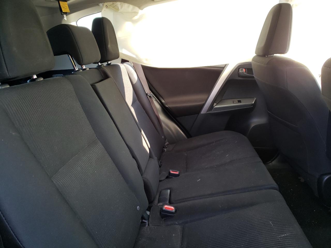 Photo 6 from auction – 2017 TOYOTA RAV4 LE with VIN JTMBFREV0HJ708335
