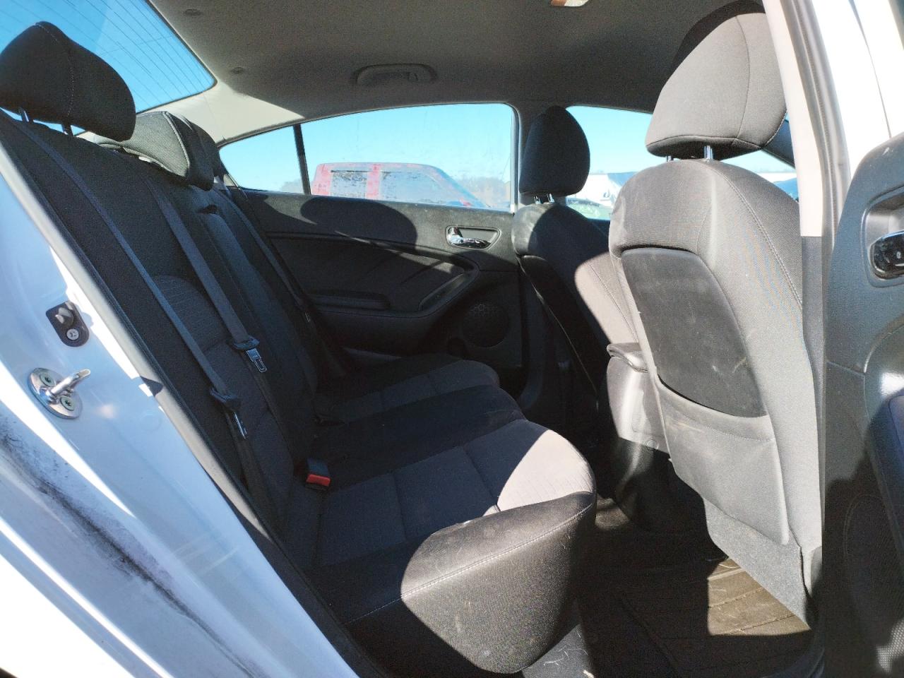 Photo 6 from auction – 2016 KIA FORTE LX with VIN KNAFX4A64G5447232