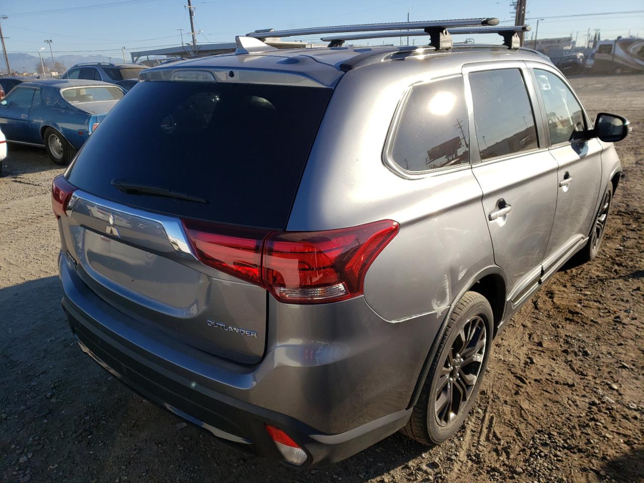 Photo 4 from auction – 2018 MITSUBISHI OUTLANDER with VIN JA4AD3A31JZ053736