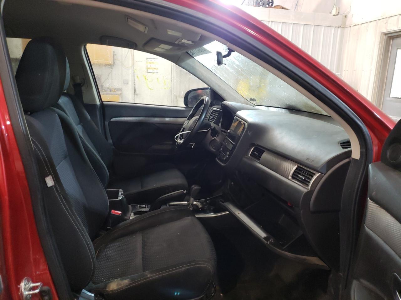 Photo 5 from auction – 2018 MITSUBISHI OUTLANDER with VIN JA4AD3A39JZ037459