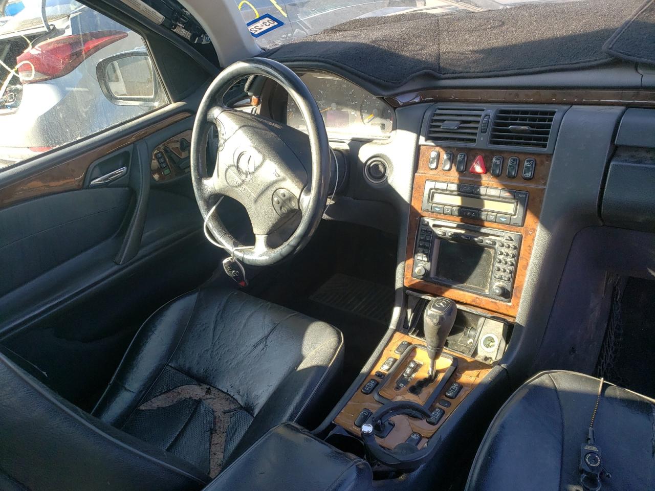 Photo 9 from auction – 2000 MERCEDES-BENZ E 430 with VIN WDBJF70J5YB070337