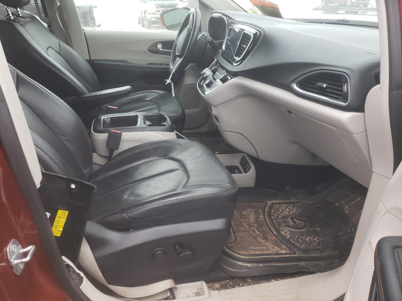 Photo 5 from auction – 2018 CHRYSLER PACIFICA T with VIN 2C4RC1EG8JR262060