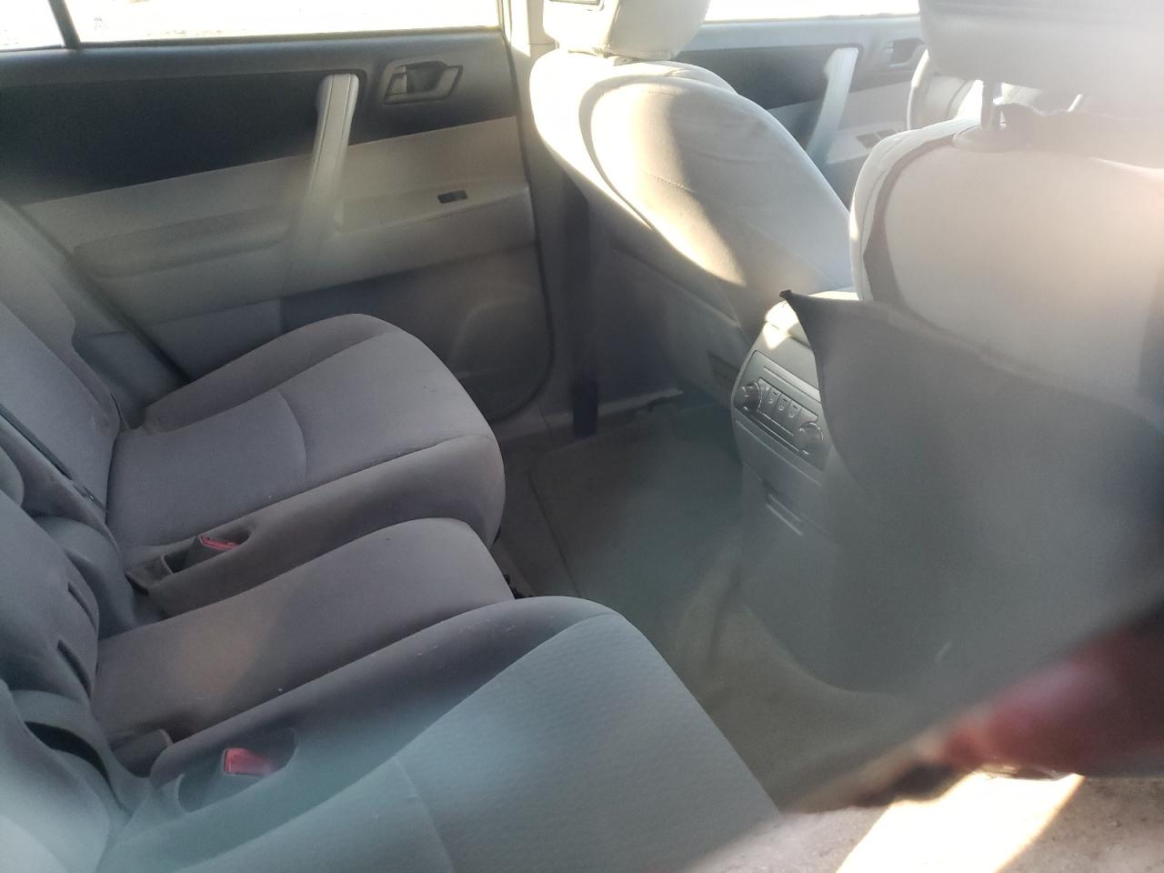 Photo 6 from auction – 2008 TOYOTA HIGHLANDER with VIN JTEES41A882040532