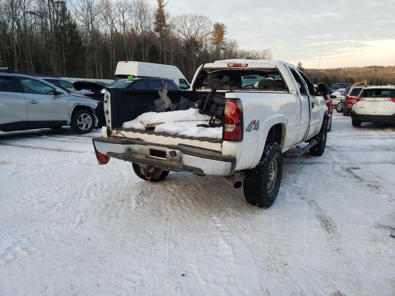 Photo 10 from auction – 2006 CHEVROLET SILVERADO with VIN 1GCHK29U96E108238