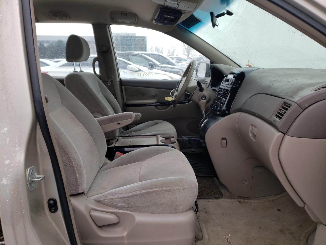 Photo 5 from auction – 2004 TOYOTA SIENNA CE with VIN 5TDZA29C14S012853