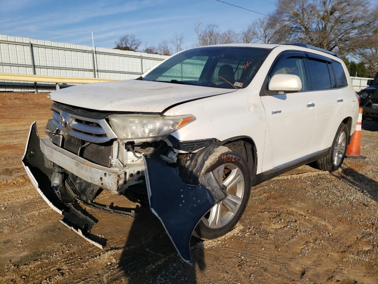 Photo 2 from auction – 2013 TOYOTA HIGHLANDER with VIN 5TDDK3EH0DS200598