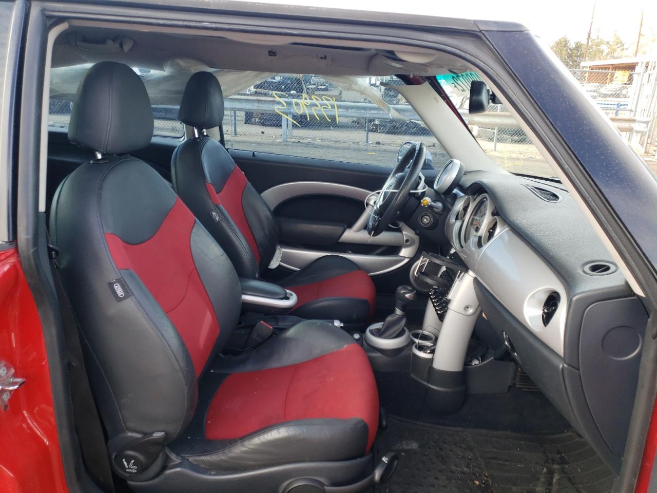 Photo 5 from auction – 2006 MINI COOPER S with VIN WMWRE33506TJ38059