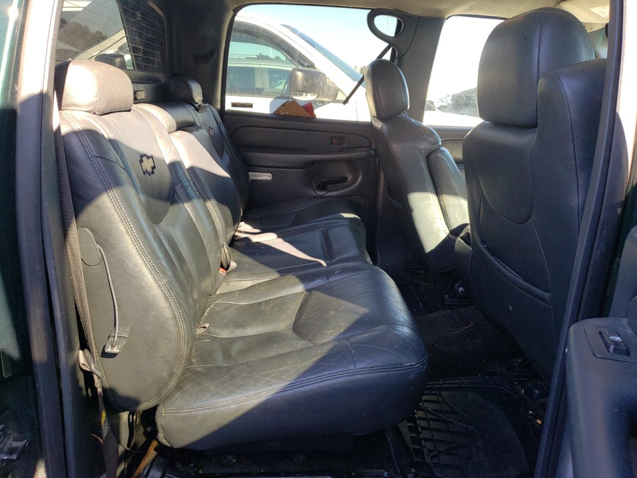 Photo 6 from auction – 2002 CHEVROLET AVALANCHE with VIN 3GNEK13T92G246515