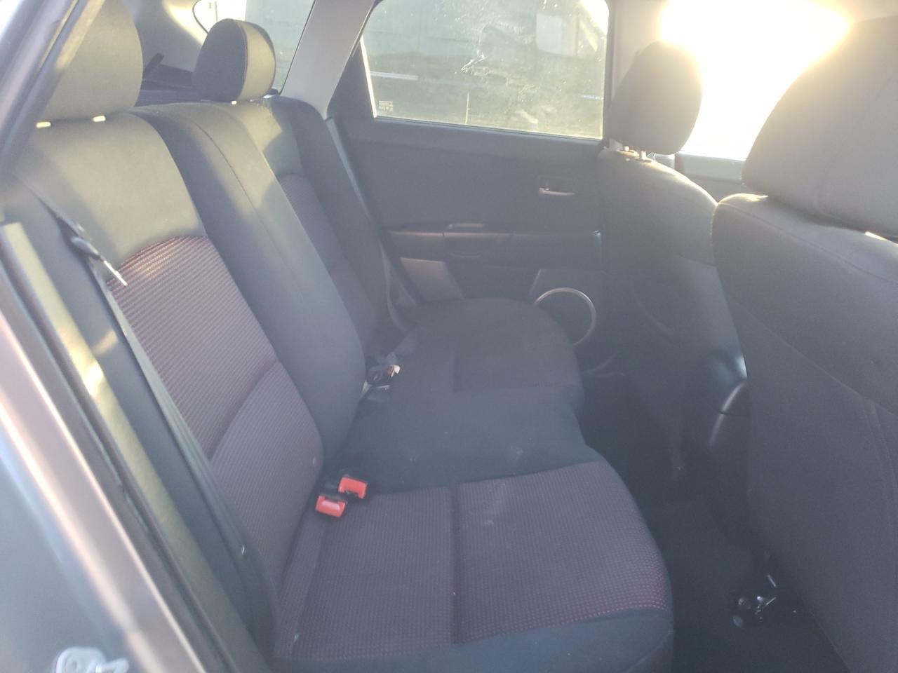 Foto 6 de la subasta – 2005 MAZDA 3 HATCHBAC con VIN JM1BK343651240549