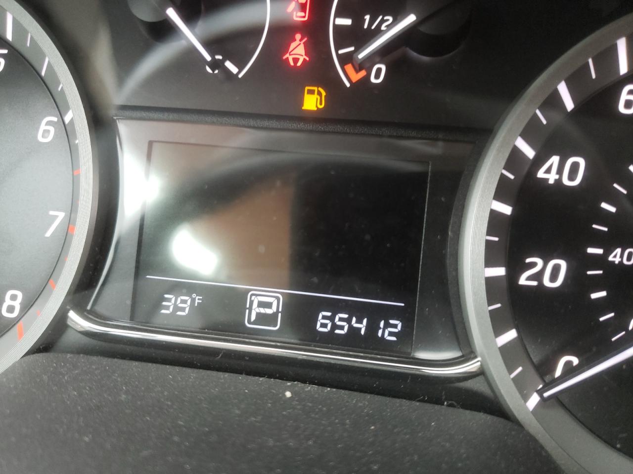 Photo 8 from auction – 2015 NISSAN SENTRA S with VIN 3N1AB7AP4FY325562