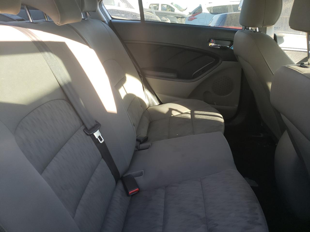 Photo 6 from auction – 2015 KIA FORTE LX with VIN KNAFK4A63F5425722