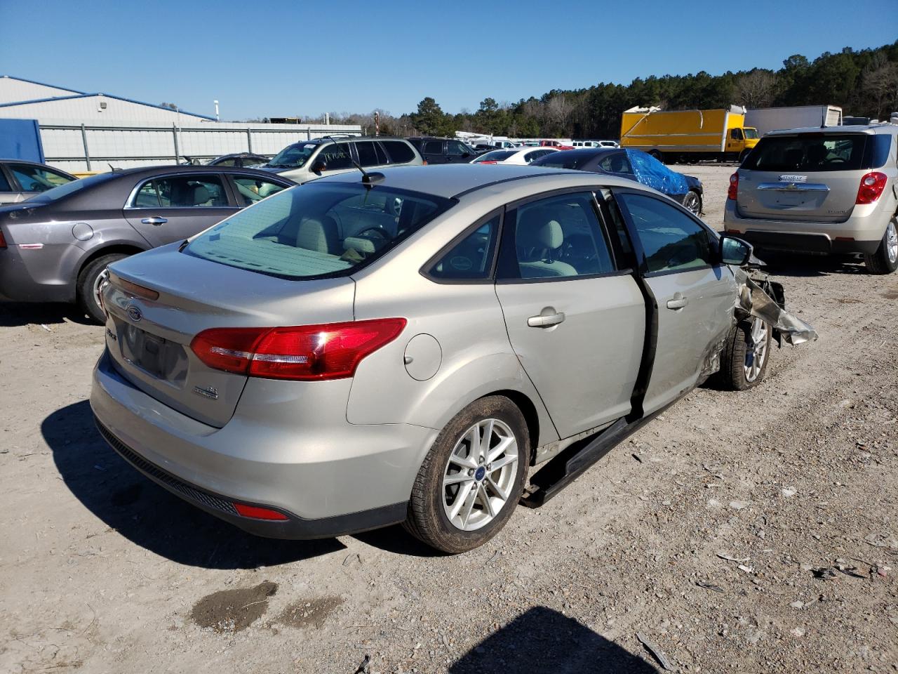 Photo 4 from auction – 2015 FORD FOCUS SE with VIN 1FADP3F28FL378524