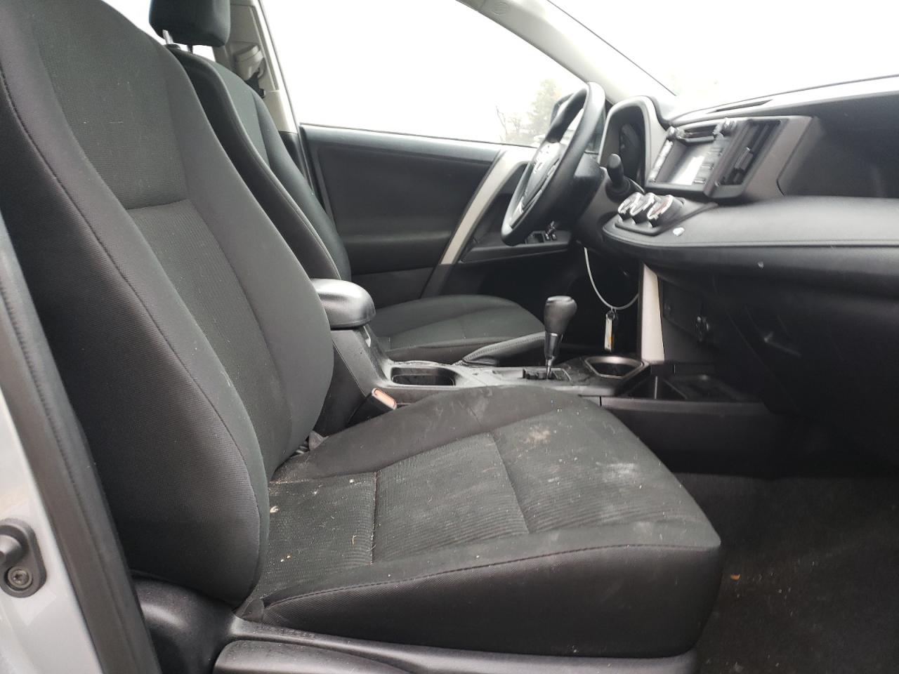 Photo 5 from auction – 2018 TOYOTA RAV4 LE with VIN 2T3BFREV0JW710867