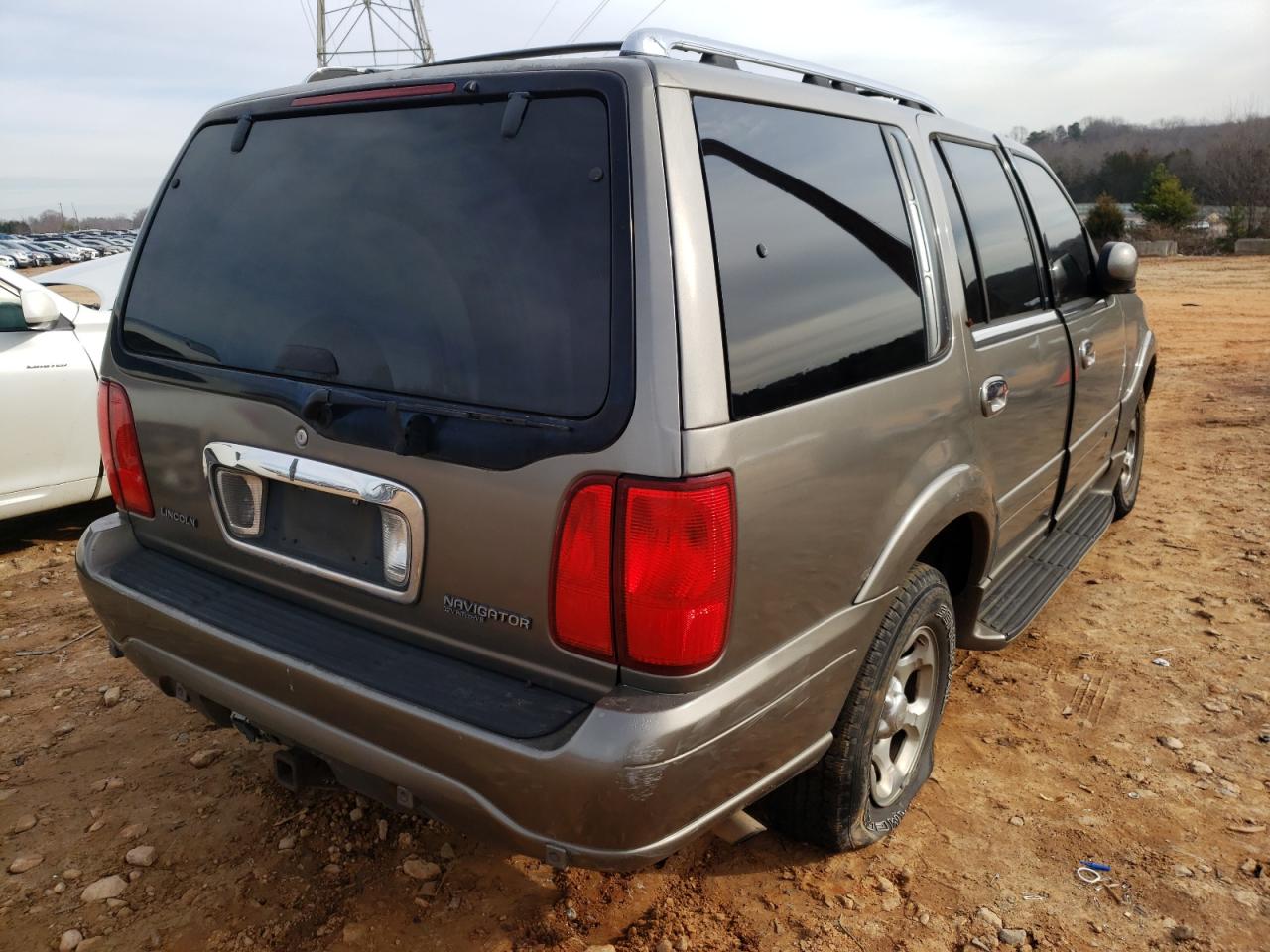 Photo 4 from auction – 2001 LINCOLN NAVIGATOR with VIN 5LMFU28A71LJ05652