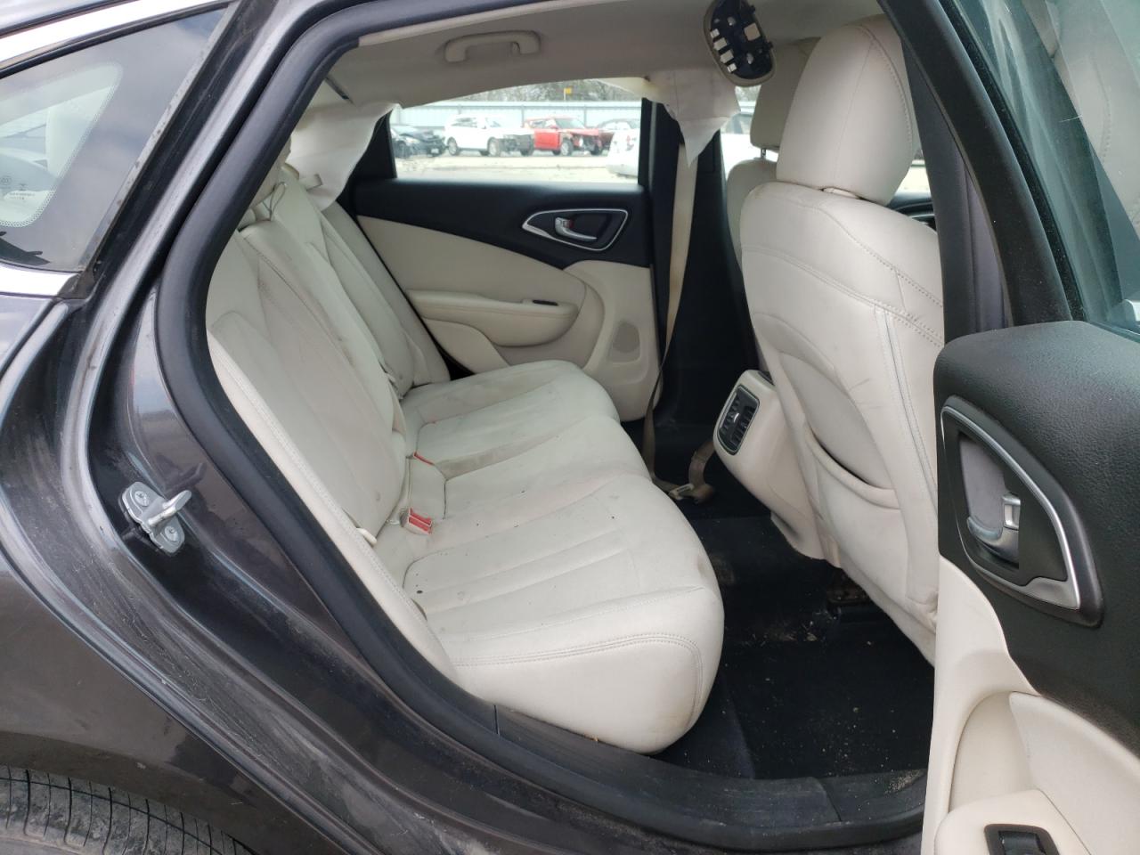 Photo 6 from auction – 2015 CHRYSLER 200 LIMITE with VIN 1C3CCCAB8FN505564