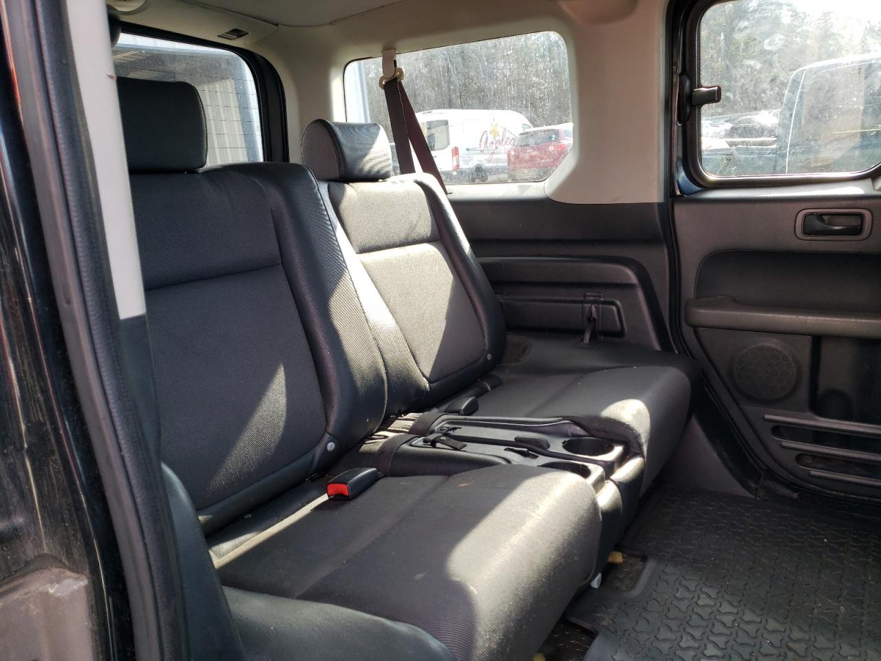 Photo 6 from auction – 2004 HONDA ELEMENT EX with VIN 5J6YH18564L000682