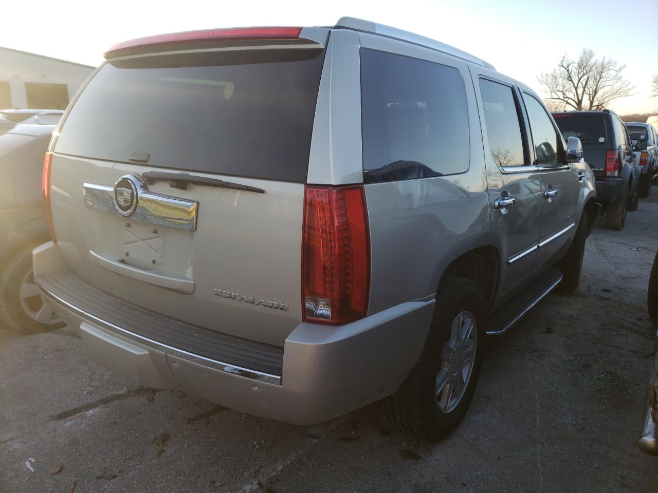 Photo 4 from auction – 2008 CADILLAC ESCALADE L with VIN 1GYFK63828R165607
