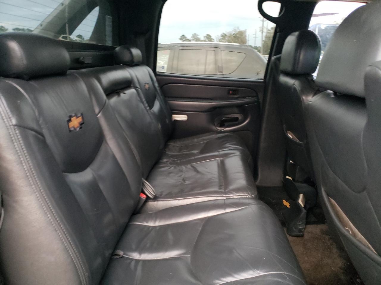 Photo 6 from auction – 2002 CHEVROLET AVALANCHE with VIN 3GNEK13T62G323650