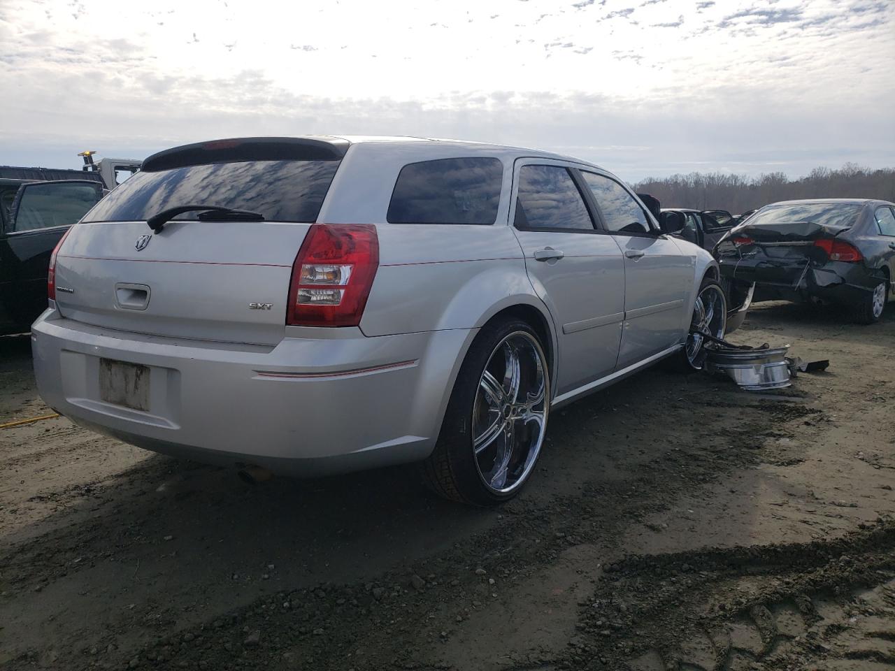 Photo 4 from auction – 2005 DODGE MAGNUM SE with VIN 2D4FV48T15H676366