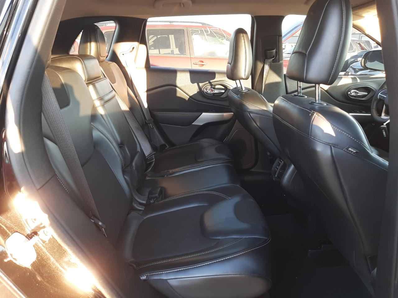 Photo 6 from auction – 2018 JEEP CHEROKEE L with VIN 1C4PJLLBXJD597047