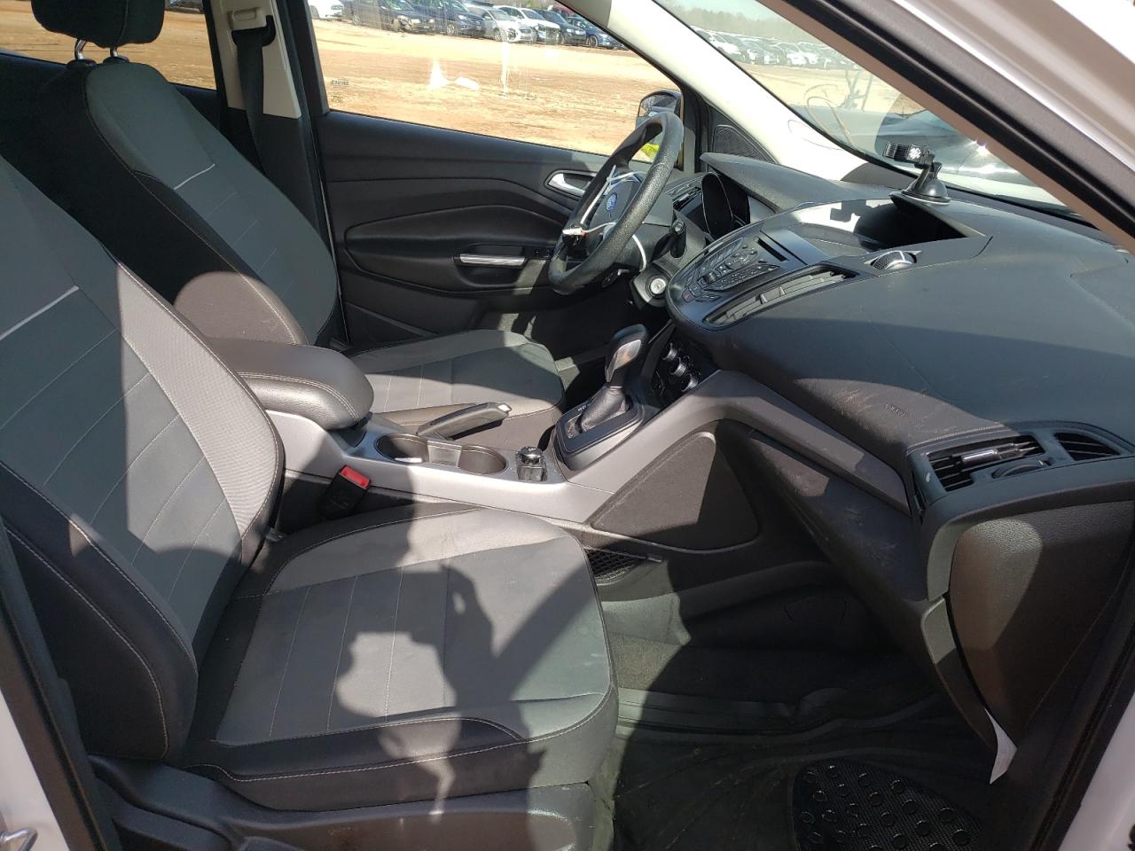 صورة رقم 5 من المزاد - 2014 FORD ESCAPE SE مع VIN 1FMCU0GX4EUE06394