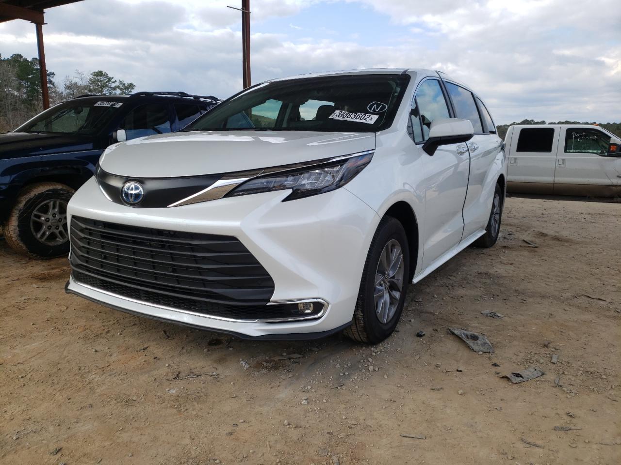 Photo 2 from auction – 2021 TOYOTA SIENNA XLE with VIN 5TDYRKEC0NS083165