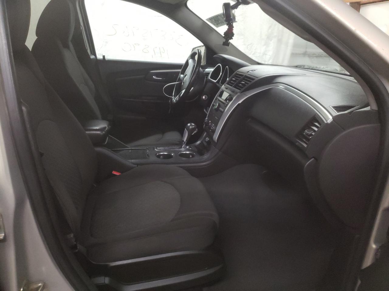 Photo 5 from auction – 2010 CHEVROLET TRAVERSE L with VIN 1GNLVFED4AS122077