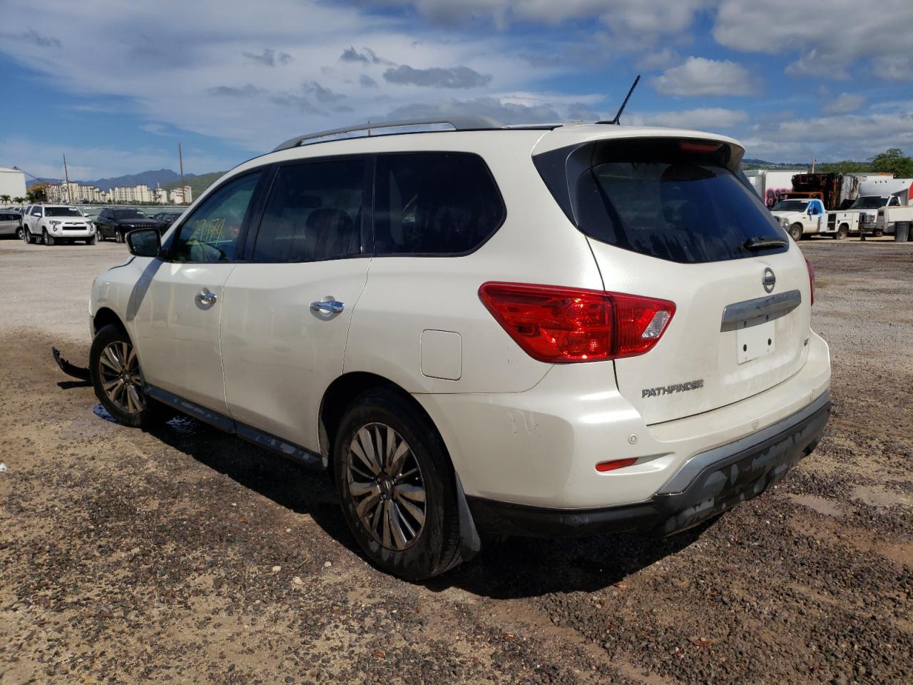 Photo 3 from auction – 2018 NISSAN PATHFINDER with VIN 5N1DR2MN9JC648120