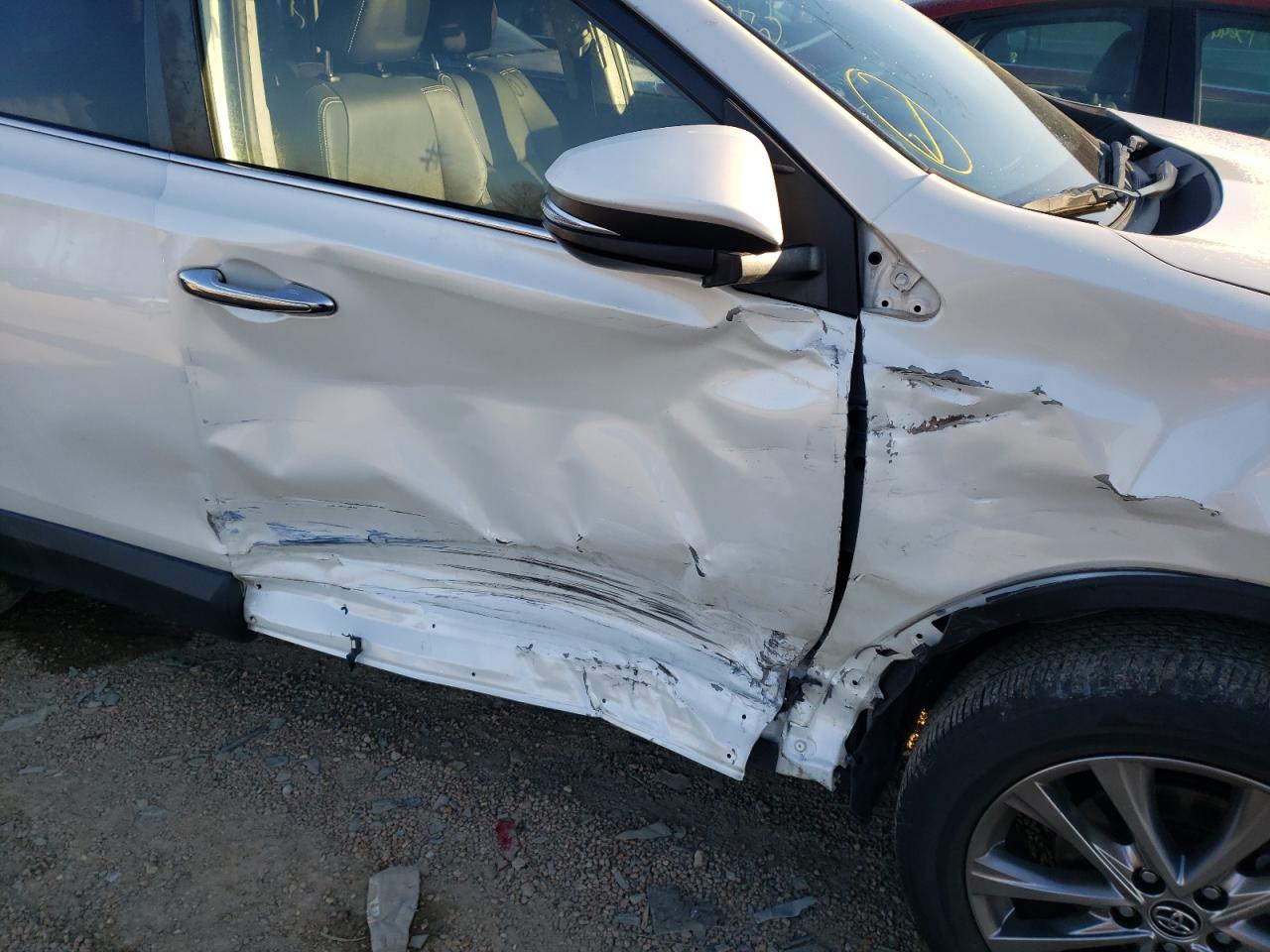 Photo 9 from auction – 2016 TOYOTA RAV4 LIMIT with VIN JTMDFREV5GD182354