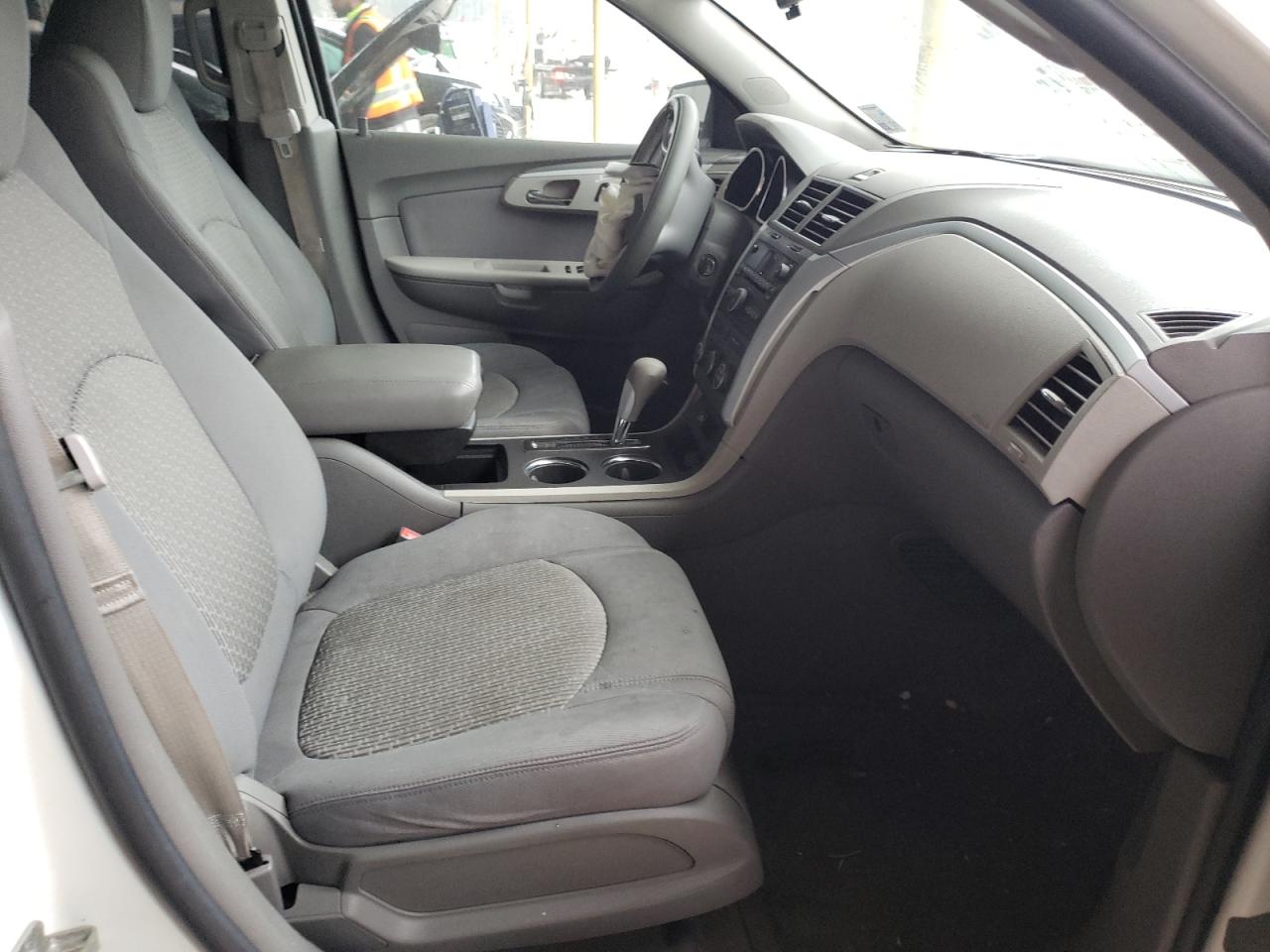 Photo 5 from auction – 2011 CHEVROLET TRAVERSE L with VIN 1GNKRFED4BJ142997