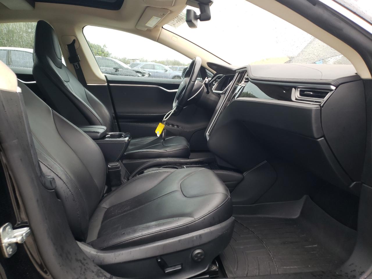 Photo 5 from auction – 2013 TESLA MODEL S with VIN 5YJSA1CN5DFP24728