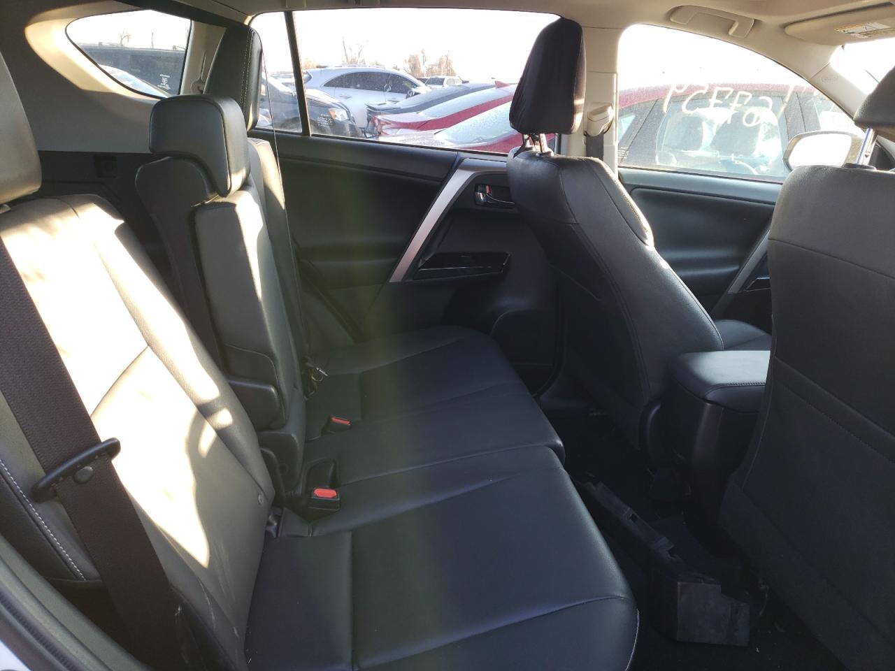 Photo 6 from auction – 2016 TOYOTA RAV4 LIMIT with VIN JTMDFREV5GD182354