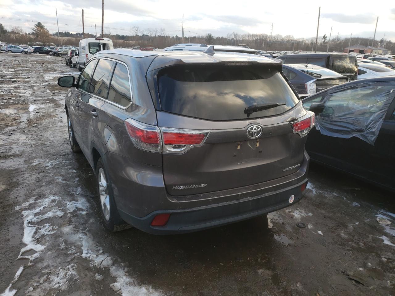 Photo 3 from auction – 2016 TOYOTA HIGHLANDER with VIN 5TDDKRFH2GS258573