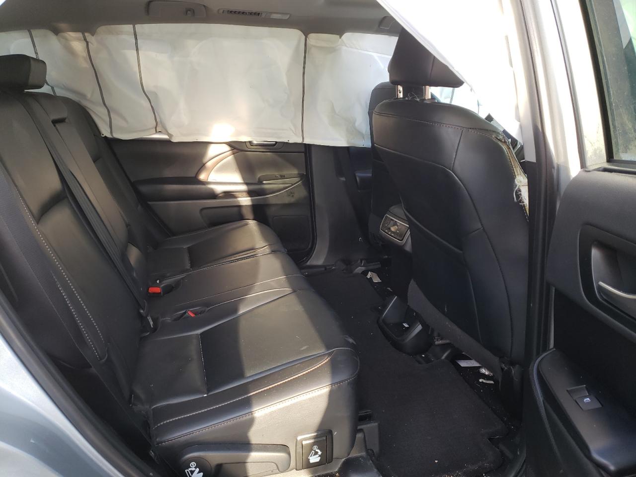 Photo 6 from auction – 2019 TOYOTA HIGHLANDER with VIN 5TDJGRFH6KS070801