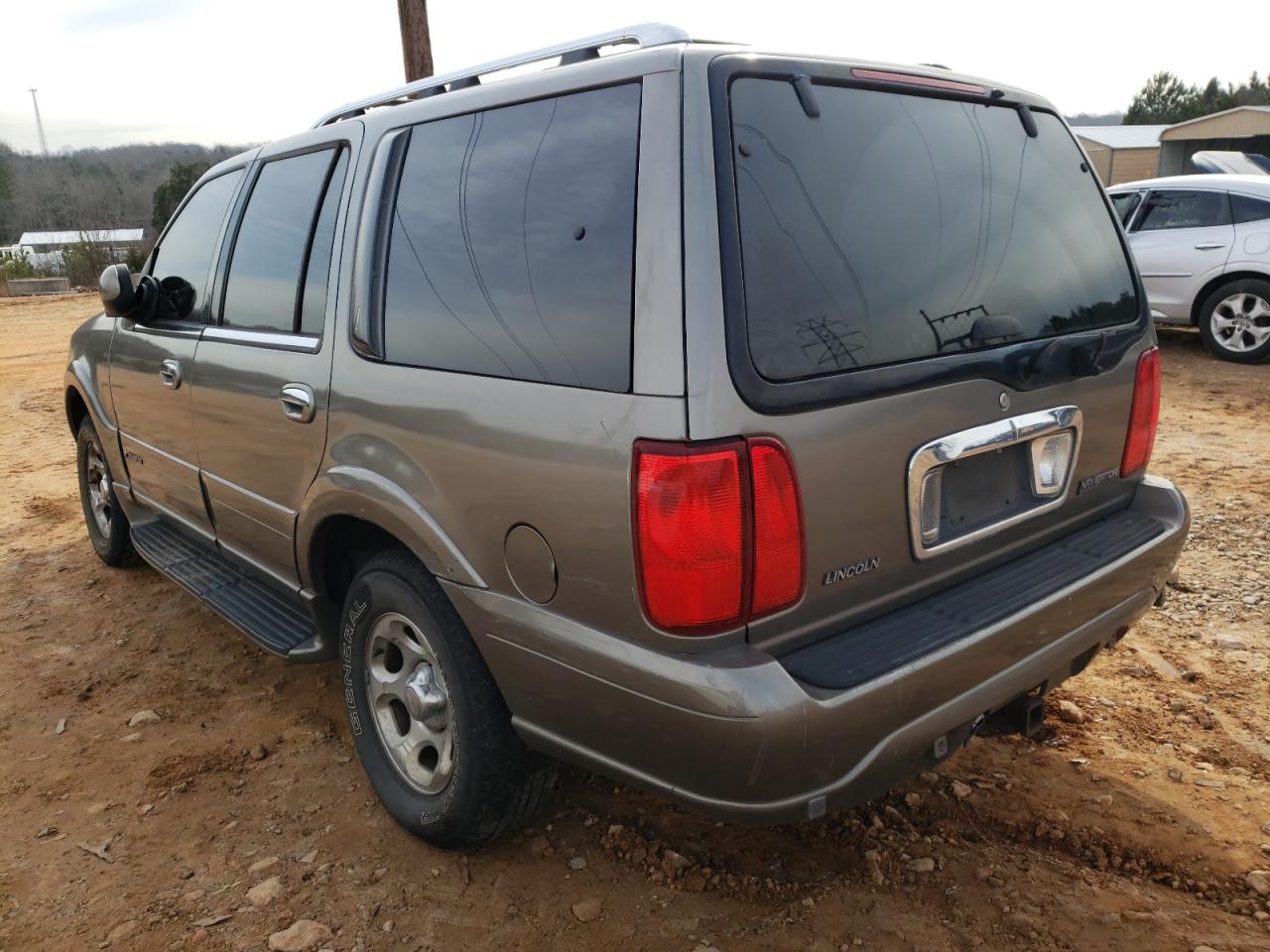 Фото 3 с аукциона – 2001 LINCOLN NAVIGATOR с VIN 5LMFU28A71LJ05652