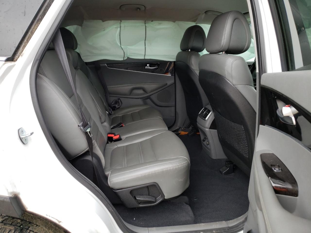 Photo 6 from auction – 2016 KIA SORENTO EX with VIN 5XYPH4A14GG057456