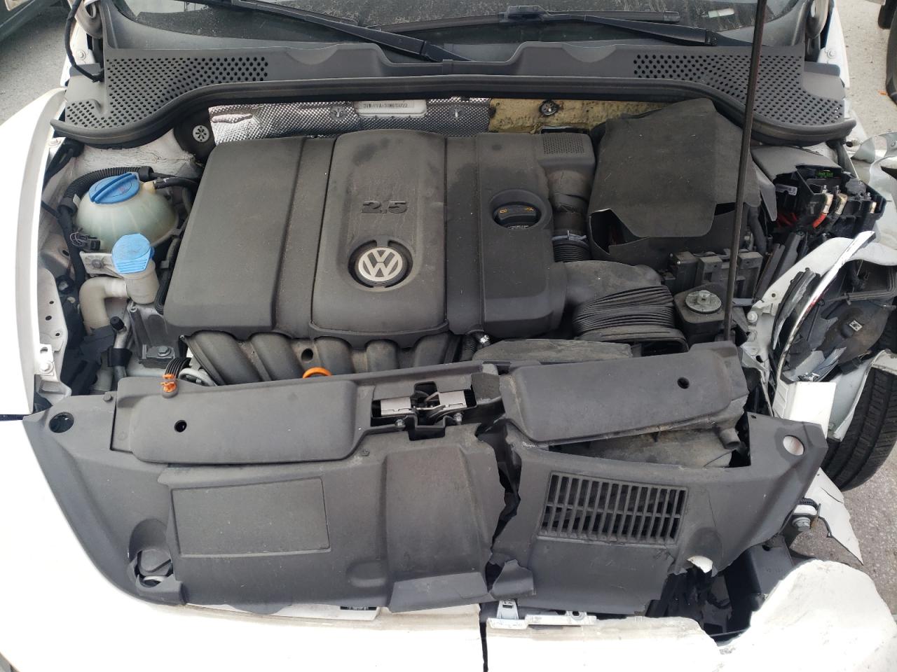Photo 7 from auction – 2013 VOLKSWAGEN BEETLE with VIN 3VWFP7AT3DM613222