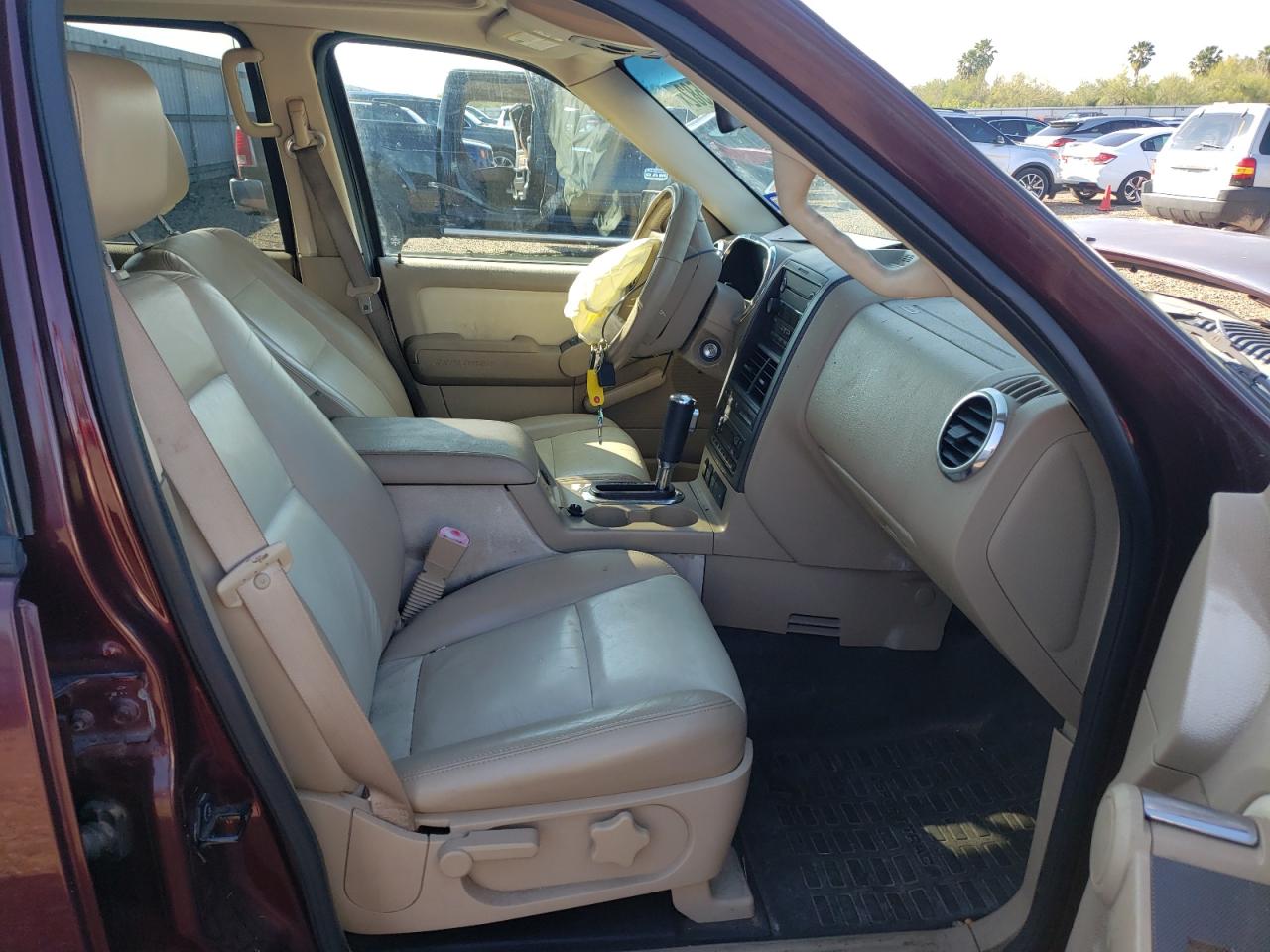 Photo 5 from auction – 2007 FORD EXPLORER S with VIN 1FMEU33K37UA33114