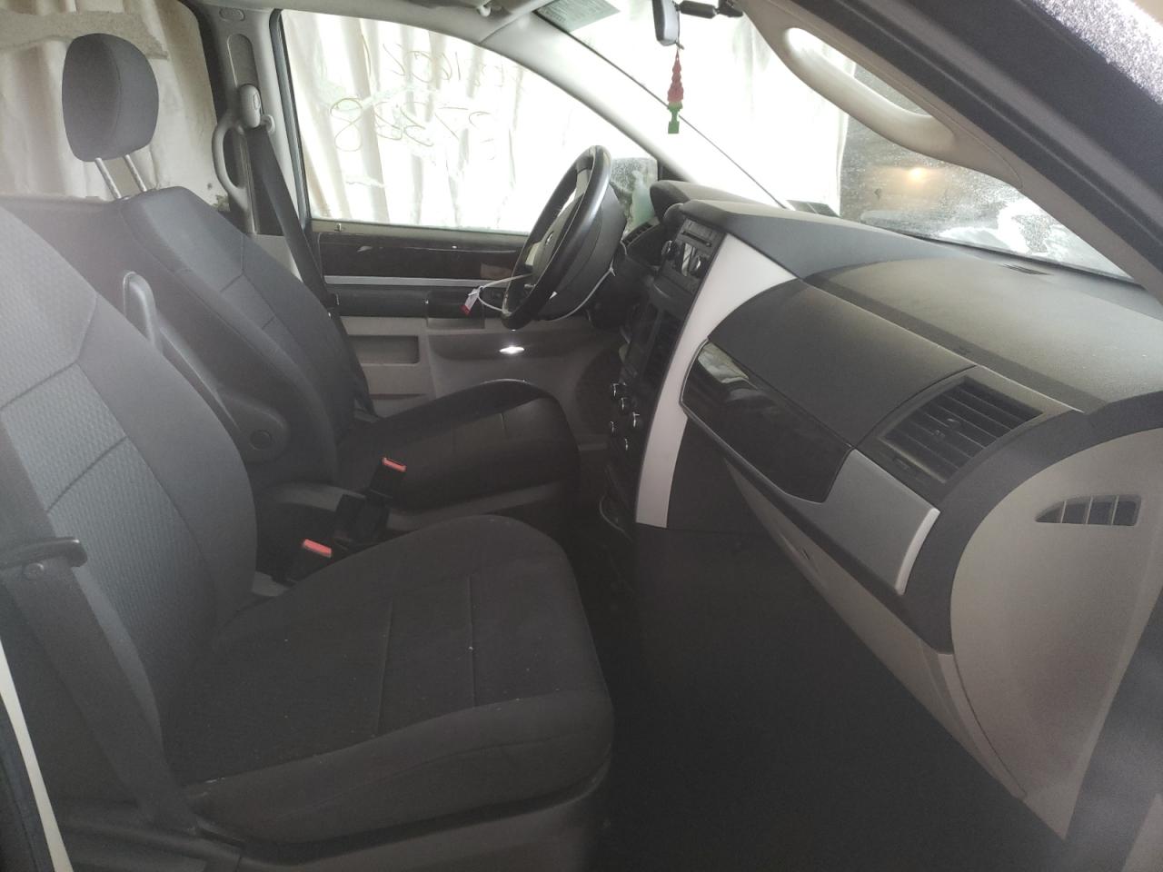 Photo 5 from auction – 2010 DODGE GRAND CARA with VIN 2D4RN5DX2AR144625