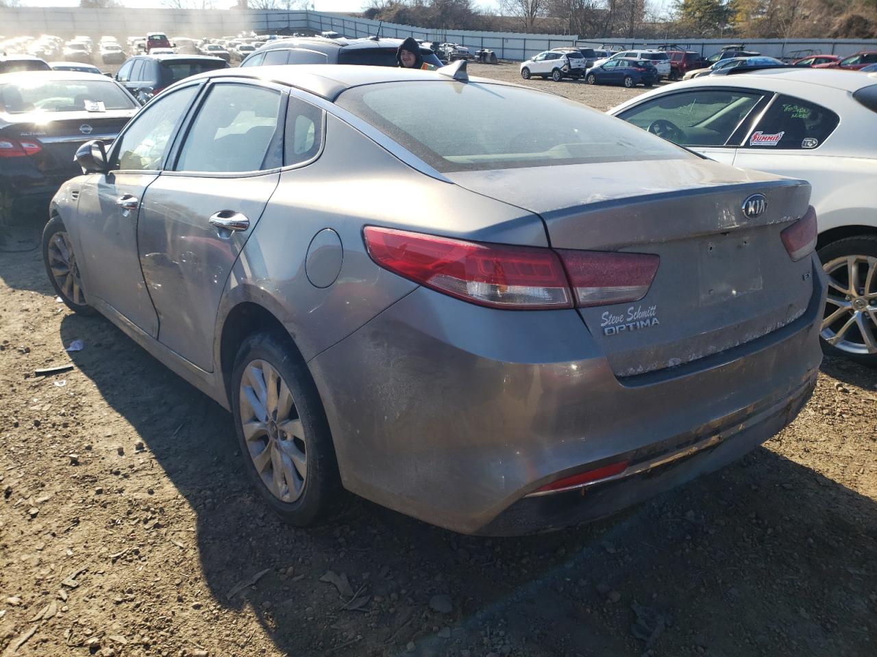 Photo 3 from auction – 2016 KIA OPTIMA EX with VIN 5XXGU4L31GG008908