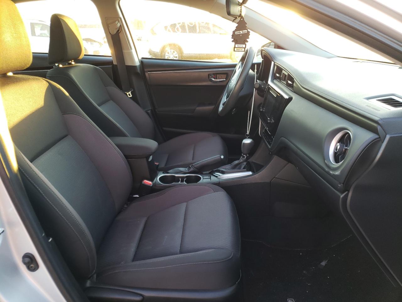 Photo 5 from auction – 2018 TOYOTA COROLLA L with VIN 5YFBURHE2JP798400