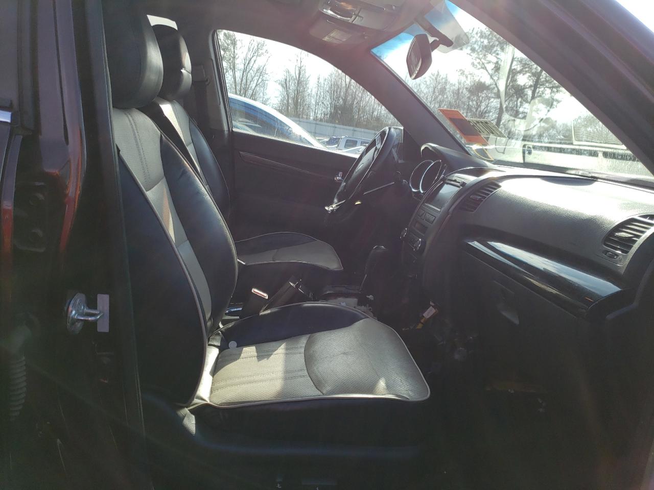 Photo 5 from auction – 2012 KIA SORENTO SX with VIN 5XYKW4A29CG298111