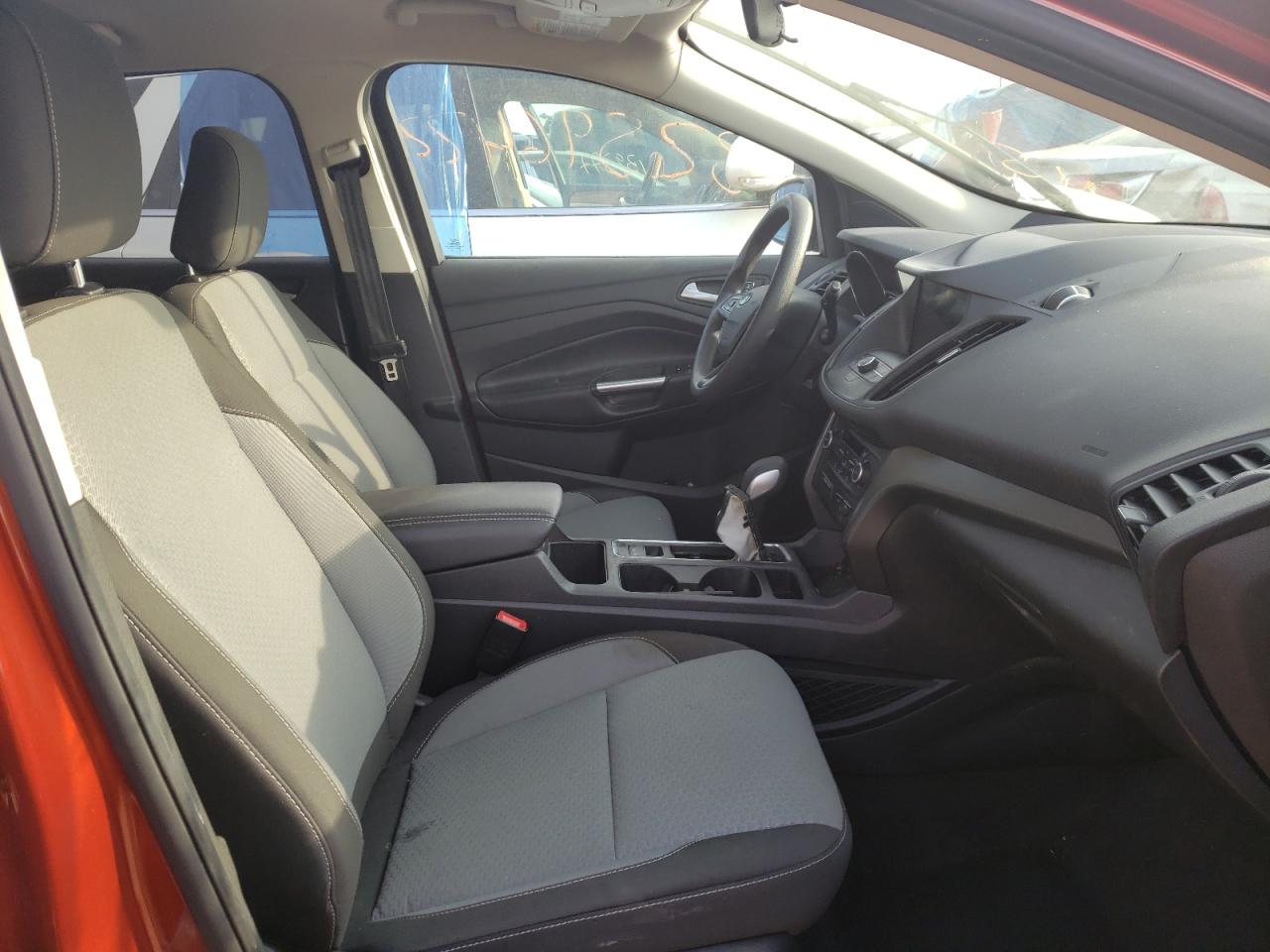 Photo 5 from auction – 2019 FORD ESCAPE SE with VIN 1FMCU0GDXKUB99317
